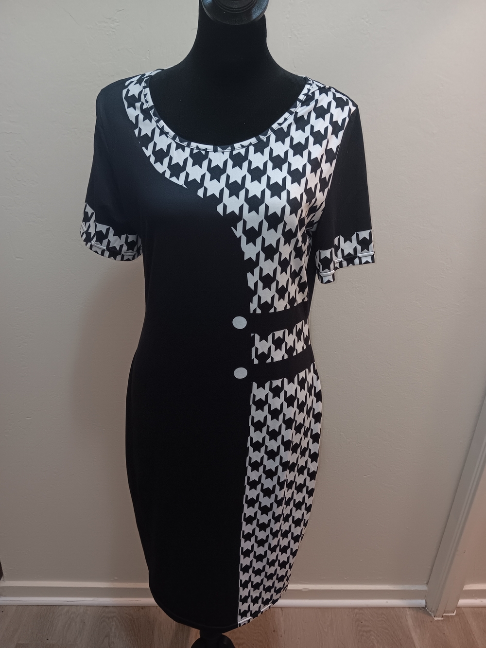 Black & White Houndstooth Sheath Dress
